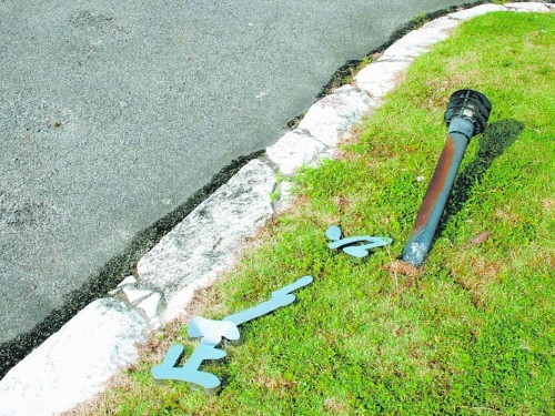 數青年行竊不遂拆招牌 麻坡訓正學校遭破壞 08 07 17 光明日报