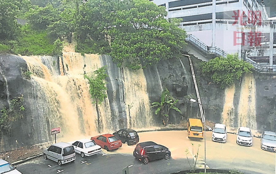 【915檳大水災】100地區同時水災 曹觀友：檳第一次發生 - 光明日报