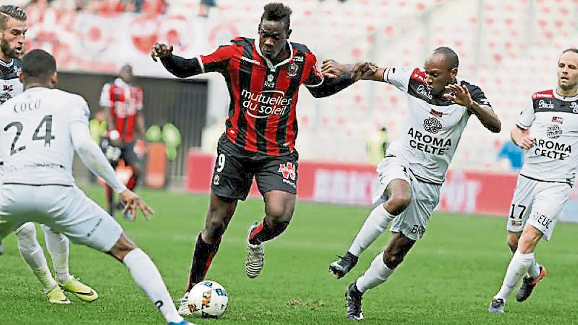 588e3b1b7087e-pemain-nice-mario-balotelli-tengah_1200_675