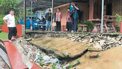 Photo of 下雨致泥土鬆懈 屋子圍牆坍塌