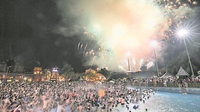 Photo of 雙威打捫迷失樂園辦派對 2萬人雨中歡喜跨年