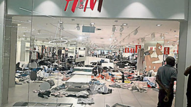 Photo of H&M童裝諷黑人是猴子　 南非多家分店遭破壞