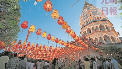 Photo of 祈福燈逾2萬 LED絢麗燈飾 極樂寺下月11亮燈