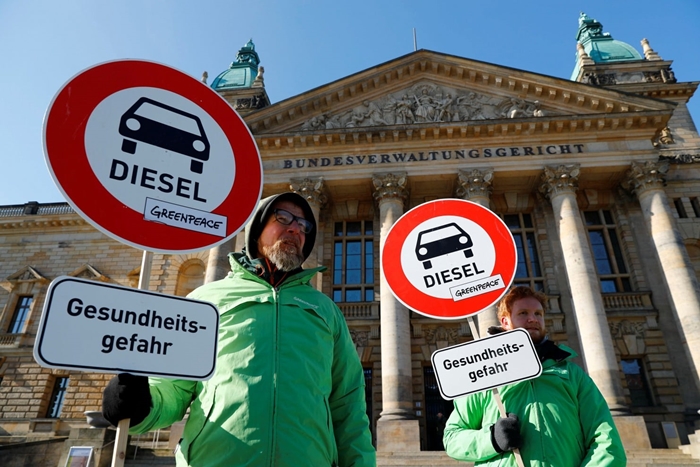 2018-02-27T103817Z_822334933_RC164CE99340_RTRMADP_3_GERMANY-EMISSIONS-4917