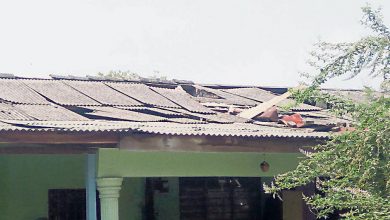 Photo of 怪風襲蘆骨敦三峇丹花園 2排屋屋瓦遭捲走