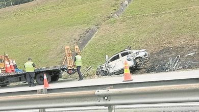 Photo of 車撞分界堤著火 女子不治司機失蹤