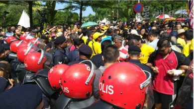 Photo of 集會者與警方一度推撞 淨選盟進國會移交備忘錄