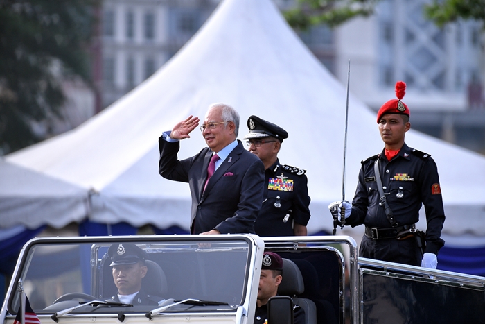 hq032510-KL09_250318_POLIS
