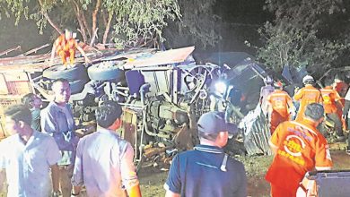 Photo of 泰北嚴重交通事故 巴士撞貨車19死31傷