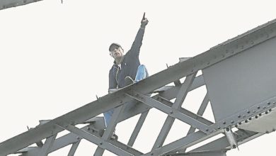 Photo of 澳漢攀爬悉尼大橋 交通癱瘓車龍30公里