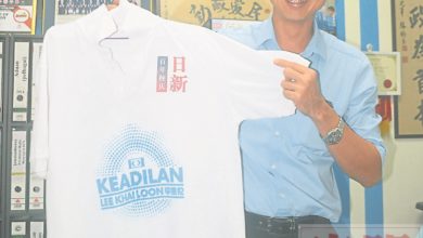 Photo of 【選戰特區】李凱倫宣傳不忘環保 帶領選民DIY戰衣