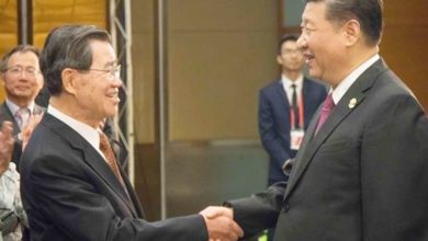 Photo of 會前與蕭萬長短暫寒喧 習讚中發展台企有功