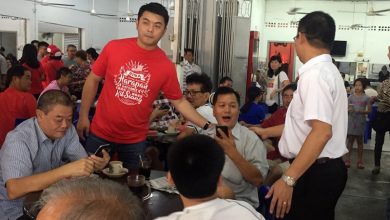Photo of 選民問“來打師父啊” 陳泓賓拜票場面尷尬