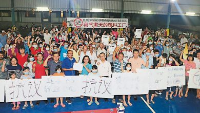Photo of 古來新港新村逾300村民 舉橫幅抗議工廠排異味