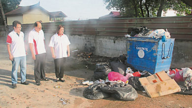 Photo of 巴剎垃圾堆積影響衛生 亞依淡民眾飽受惡臭之苦