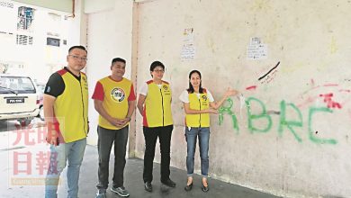 Photo of 峇都蘭樟第88座組屋被塗鴉 團結黨自掏腰包粉刷