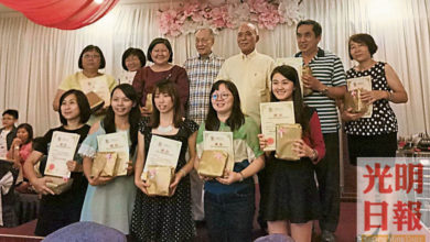 Photo of 潁川小學慶教師節 陳國才讚任勞任怨