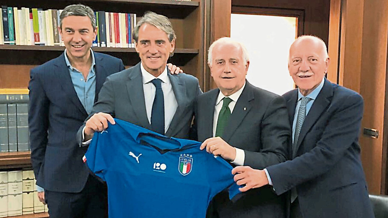 roberto-mancini-cropped_rb1drgejhr0d1em05svu0tr0n