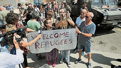 Photo of 地中海難民船翻覆逾50死 意堅持不當歐洲難民營