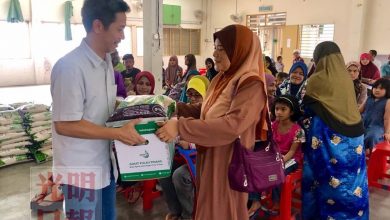 Photo of 魏曉隆頒發zakat 援助區內弱勢家庭