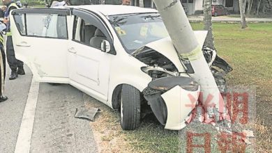 Photo of 北海轎車失控撞電柱 後座乘客當場死