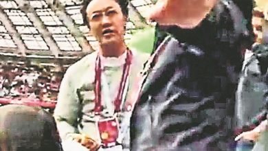 Photo of 世足賽觀眾席爆衝突   陳奕迅“對球迷比中指”反被讚