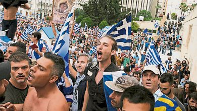 Photo of 不滿國會否決總理不信任動議 希臘民眾與警衝突