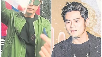 Photo of 周杰倫表演魔術，不料粉絲焦點卻投向他的雙下巴，看來周董是時候要減肥咯！