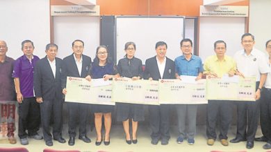 Photo of 【日新校友會頒教育基金】 許李南：穩固財力 助母校學生完成大學教育