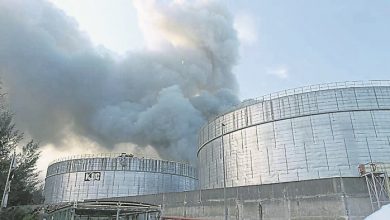 Photo of 2油槽火勢撲滅 還有1個在燃燒