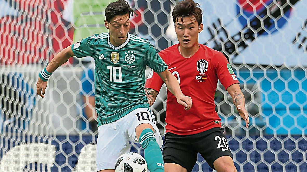 jang-hyun-soo-south-korea-mesut-ozil-germany-world-cup_8lslffv3k0tz1l3nv664ds85a
