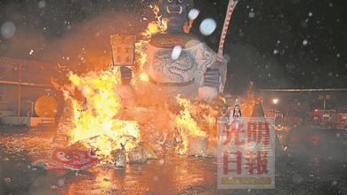 Photo of 【亞羅士打默貢斗母宮慶中元】 逾千善信撐傘護送 最大大士爺回鑾