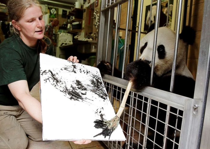 PINpaintings-panda-rt-1-thg-180827_hp1