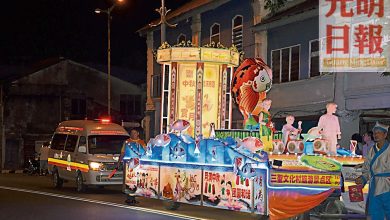 Photo of 【吉中秋花車提燈遊行】11社團派花車爭艷 三聖宮大燈籠花車奪冠