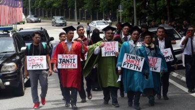 Photo of 15大學生走9公里到國會 要求兌諾允延遲還PTPTN
