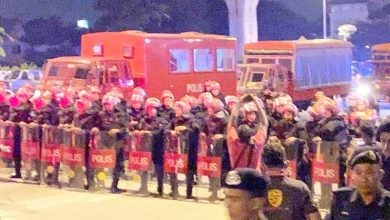 Photo of 拆違建廟引百人毆鬥 燒車砸神像 鎮暴部出動