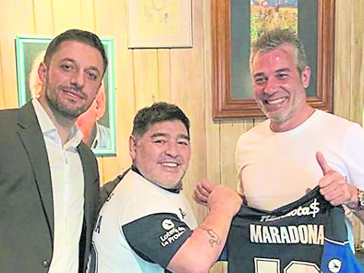 190906-Maradona_16d03bd8cec_large