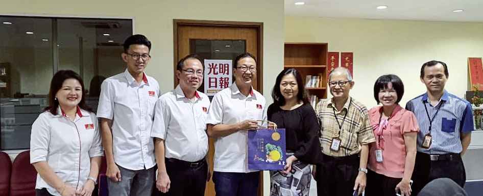 刘华才来拜访光明日报(8992455)-20190911183623