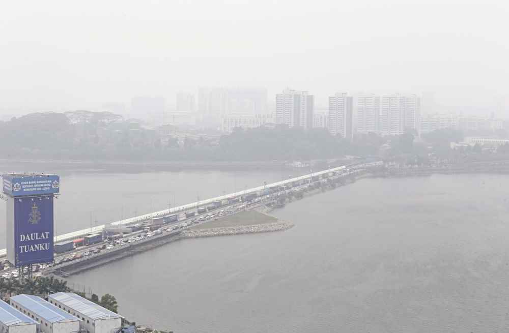 天空因烟霾朦胧，新柔长堤隐没一半(9251944)-20190918185701