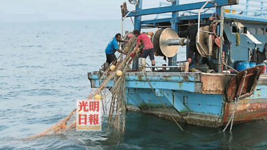 Photo of 越界捕魚 拖網漁船偕4人被扣查