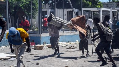 Photo of 海地反政府示威變暴動 民眾洗劫警局銀行商店
