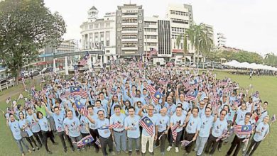 Photo of 霹中總主辦 350人大草場揮旗海