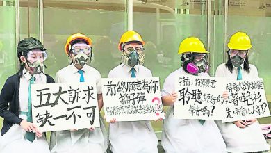 Photo of 【港反修例示威】21行業罷工 學生罷課 下跪築人鏈表達訴求