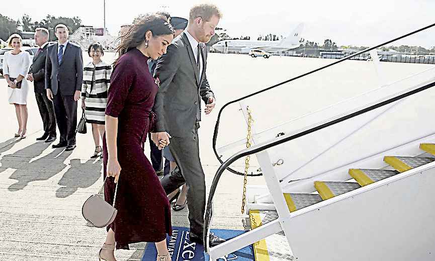 pinmeghan-markle-harry-fly-to-south-africa