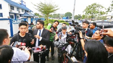 Photo of 畢業證書骯髒被扣押 黃彥鉻斥荒謬