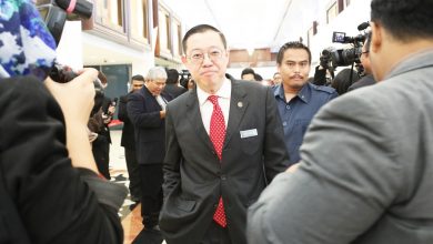 Photo of 指已進入司法程序 林冠英拒談漫畫風波