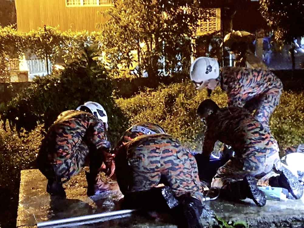 5岁马来女孩外出玩耍失踪，晚上被发现失足(10125740)-20191010134819