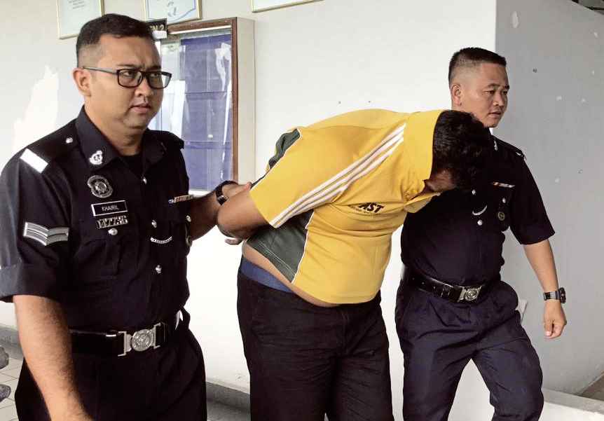 体育老师涉猥亵2名男童被控(11872956)-20191127173651