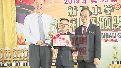 Photo of 新民AB校283人畢業 李世泉6字贈畢業生