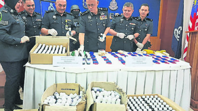 Photo of 丹警接情報兵分兩路 起逾14萬馬丸咳嗽藥水